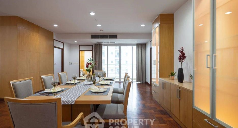 For rent 3 bedrooms apartment in Khlong Toei, Bangkok