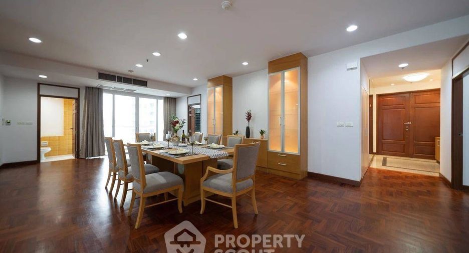 For rent 3 bedrooms apartment in Khlong Toei, Bangkok