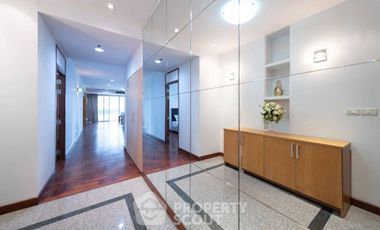 For rent 3 bedrooms apartment in Khlong Toei, Bangkok