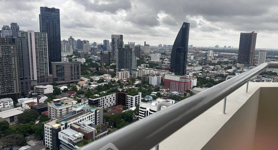 For rent 3 bedrooms condo in Khlong Toei, Bangkok