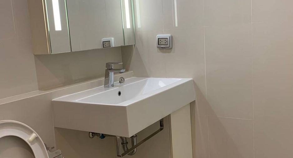 For rent 2 ベッドルーム condo in Phra Khanong, Bangkok