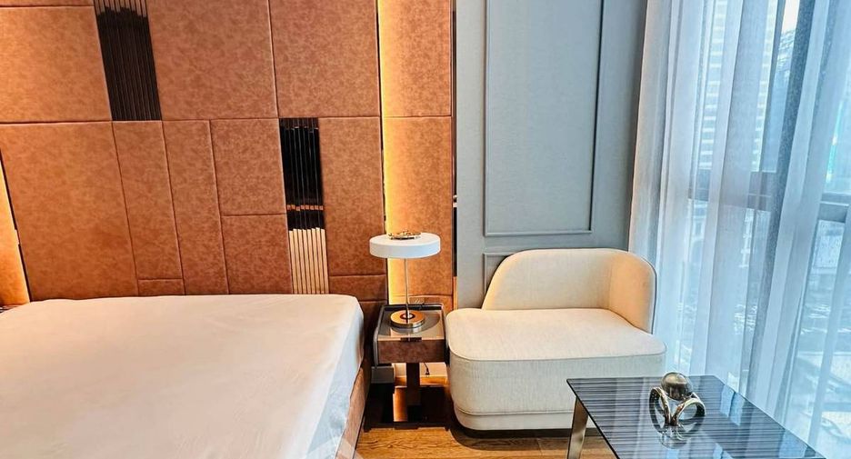 For rent 3 bedrooms condo in Sathon, Bangkok