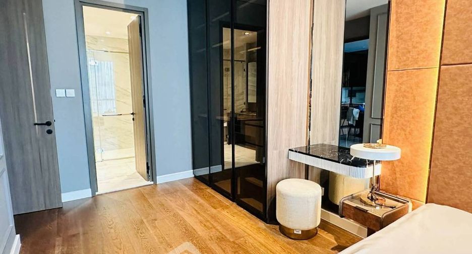 For rent 3 bedrooms condo in Sathon, Bangkok