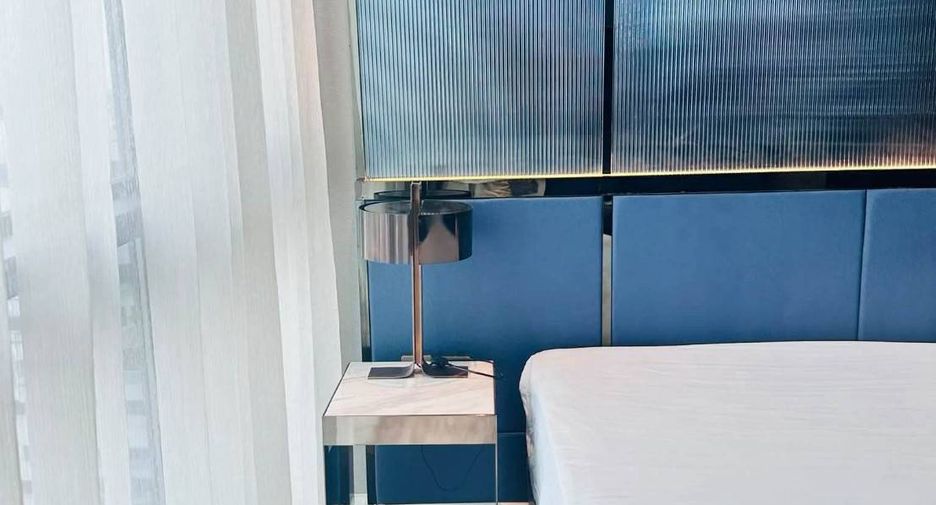 For rent 3 bedrooms condo in Sathon, Bangkok