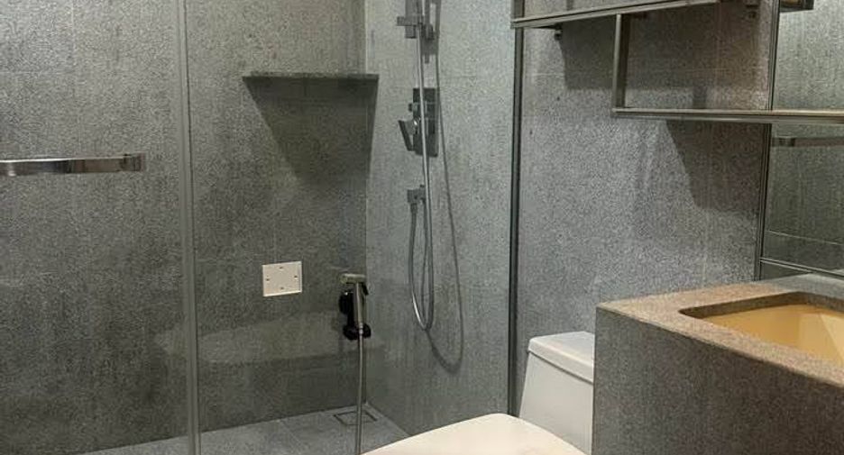 For rent 2 bedrooms condo in Pathum Wan, Bangkok