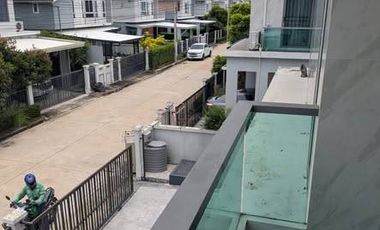 出租 4 卧室 独立屋 在 Lat Krabang, 曼谷