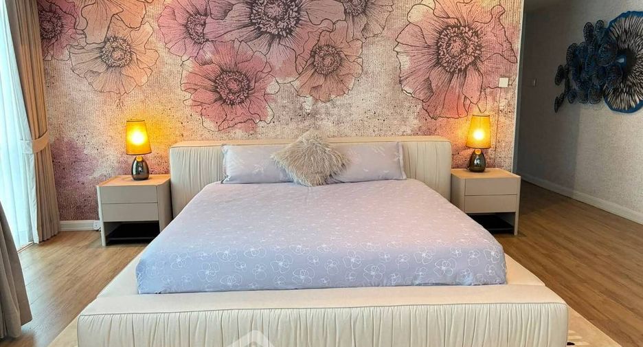 For rent 4 ベッドルーム condo in Sathon, Bangkok