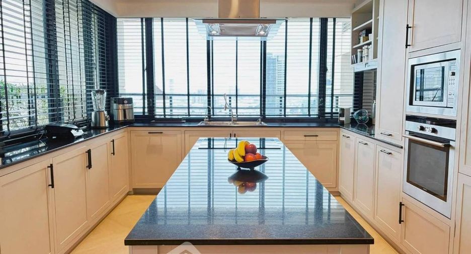 For rent 4 ベッドルーム condo in Sathon, Bangkok