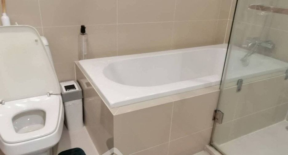Condo en alquiler de 2 habitaciones en Huai Khwang, Bangkok
