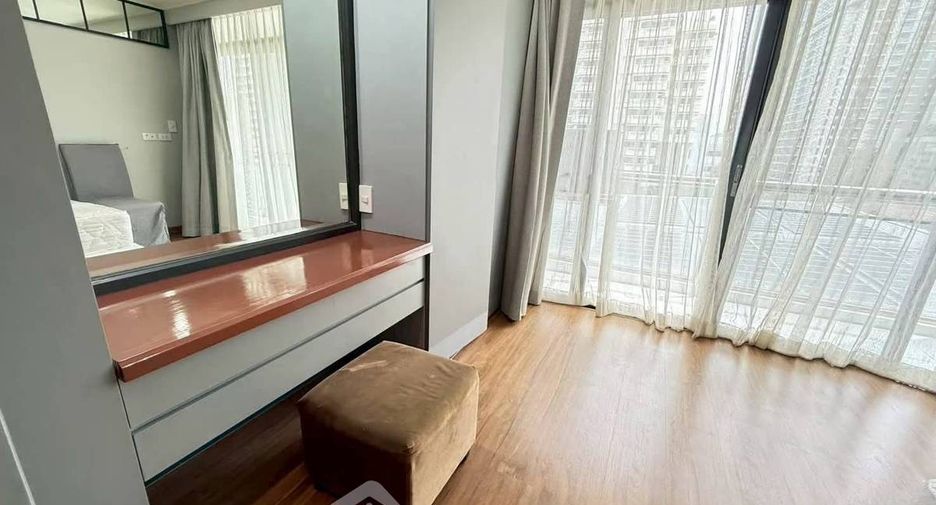 For rent 3 bedrooms condo in Watthana, Bangkok