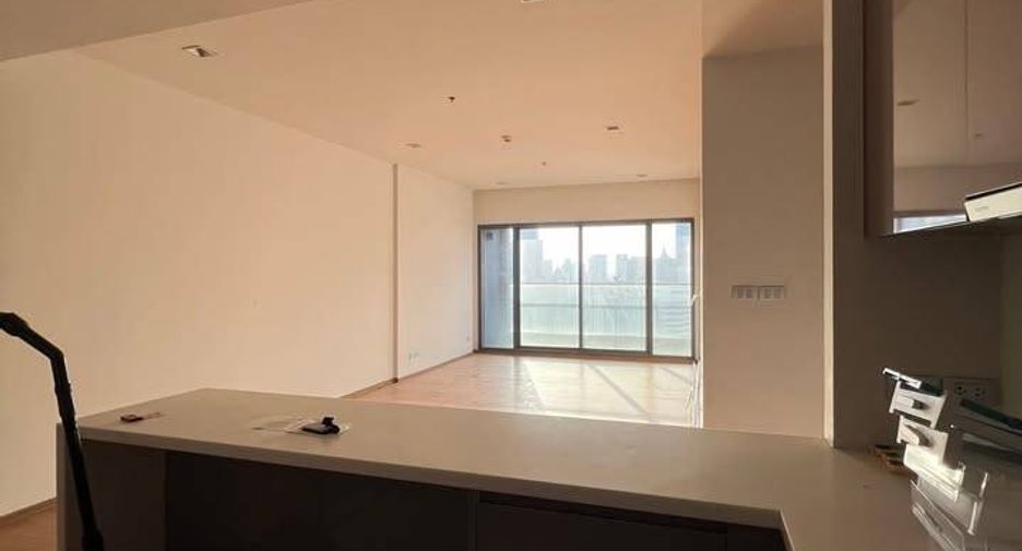 For rent 3 bedrooms condo in Khlong Toei, Bangkok
