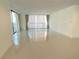 For rent 4 bedrooms condo in Khlong Toei, Bangkok