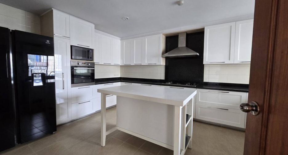 For rent 4 bedrooms condo in Khlong Toei, Bangkok