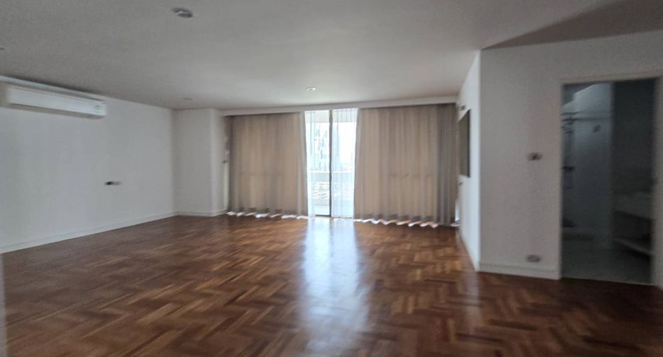 For rent 4 bedrooms condo in Khlong Toei, Bangkok