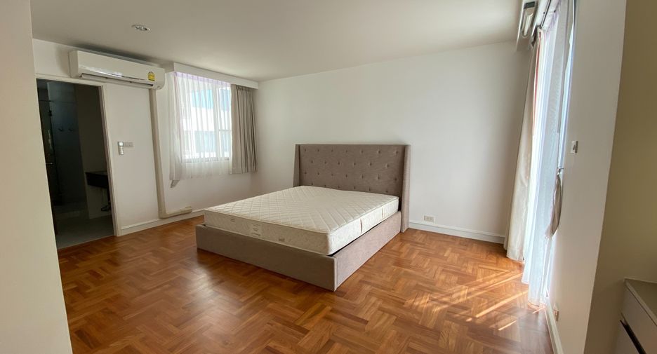For rent 4 bedrooms condo in Khlong Toei, Bangkok
