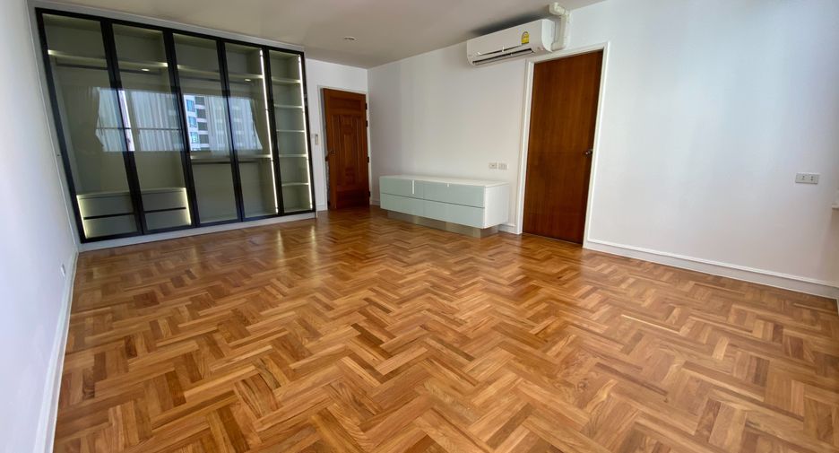 For rent 4 bedrooms condo in Khlong Toei, Bangkok