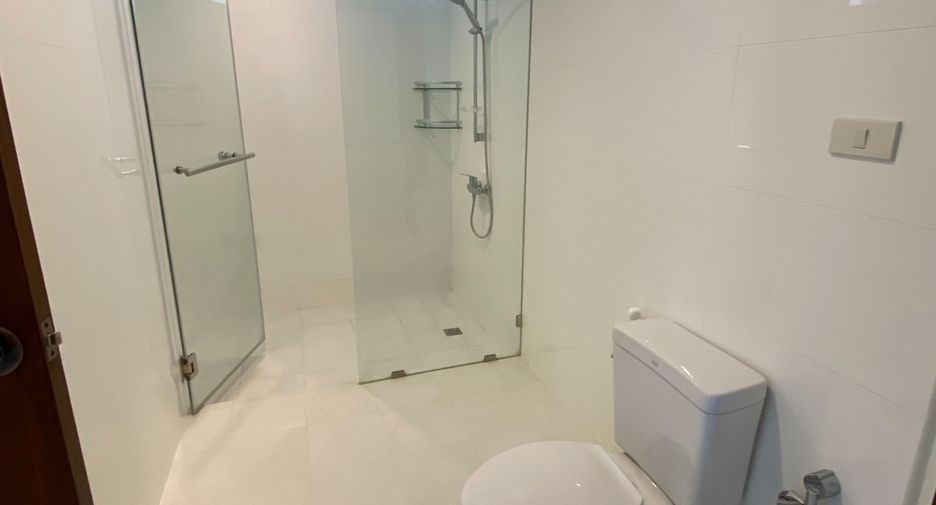 For rent 4 bedrooms condo in Khlong Toei, Bangkok