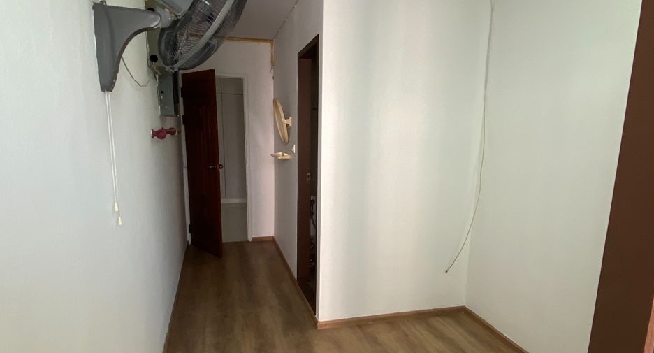 For rent 4 bedrooms condo in Khlong Toei, Bangkok