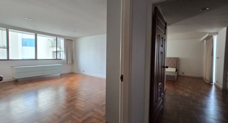 For rent 4 bedrooms condo in Khlong Toei, Bangkok