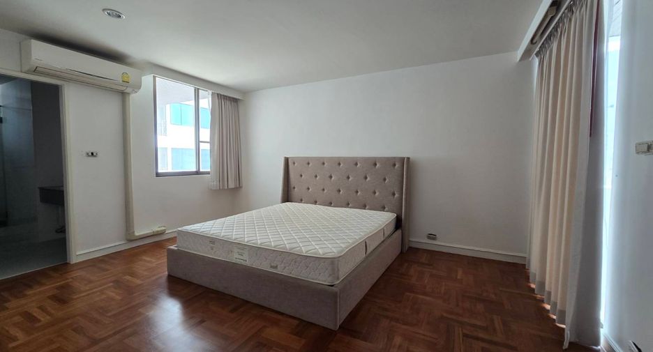 For rent 4 bedrooms condo in Khlong Toei, Bangkok