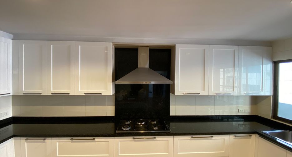 For rent 4 bedrooms condo in Khlong Toei, Bangkok