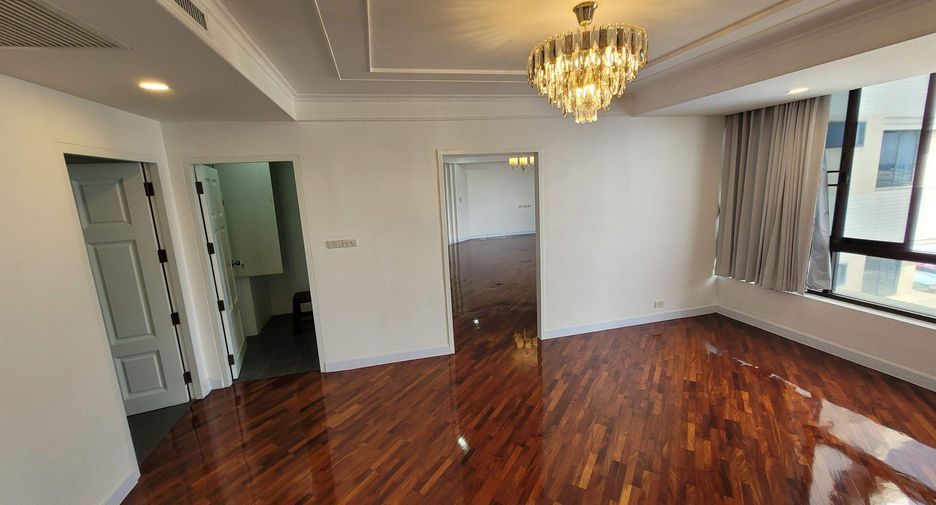 À louer 3 chambres condo à Khlong Toei, Bangkok
