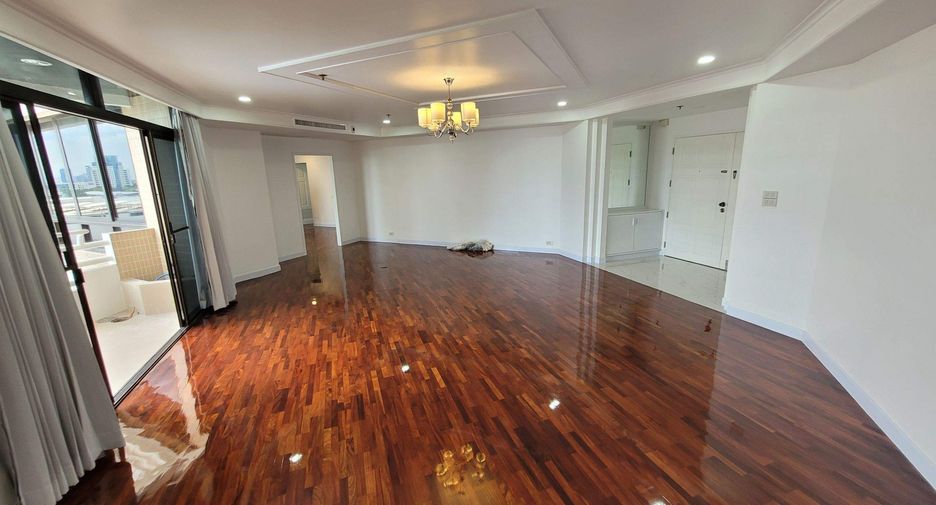 À louer 3 chambres condo à Khlong Toei, Bangkok