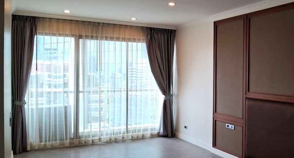 For rent 2 bedrooms condo in Khlong Toei, Bangkok