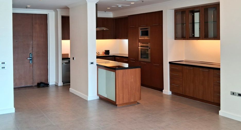 For rent 2 bedrooms condo in Khlong Toei, Bangkok