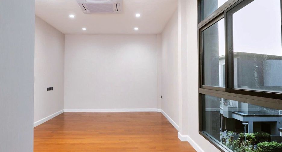 For rent そして for sale 3 ベッドルーム house in Phra Khanong, Bangkok