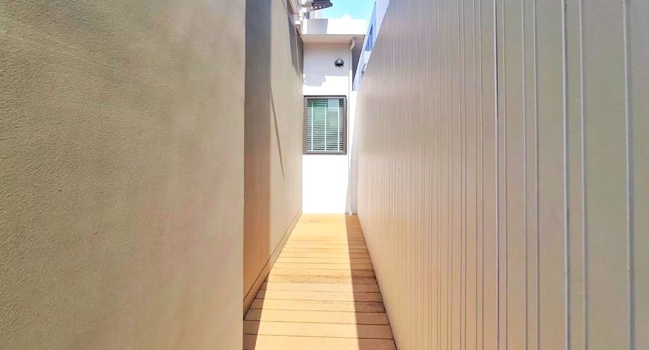 For rent そして for sale 3 ベッドルーム house in Phra Khanong, Bangkok