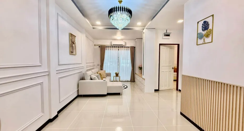 For sale 4 bedrooms townhouse in Bang Lamung, Chonburi