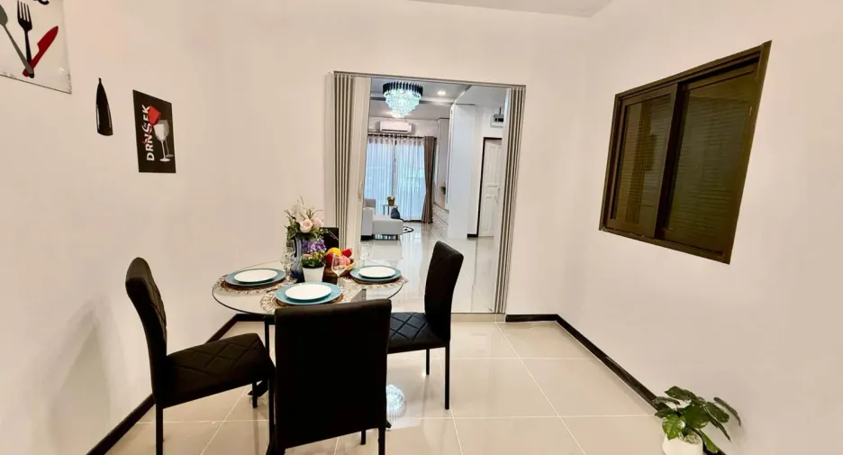 For sale 4 bedrooms townhouse in Bang Lamung, Chonburi