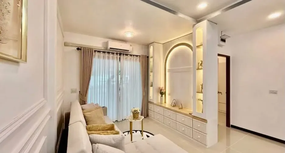 For sale 4 bedrooms townhouse in Bang Lamung, Chonburi