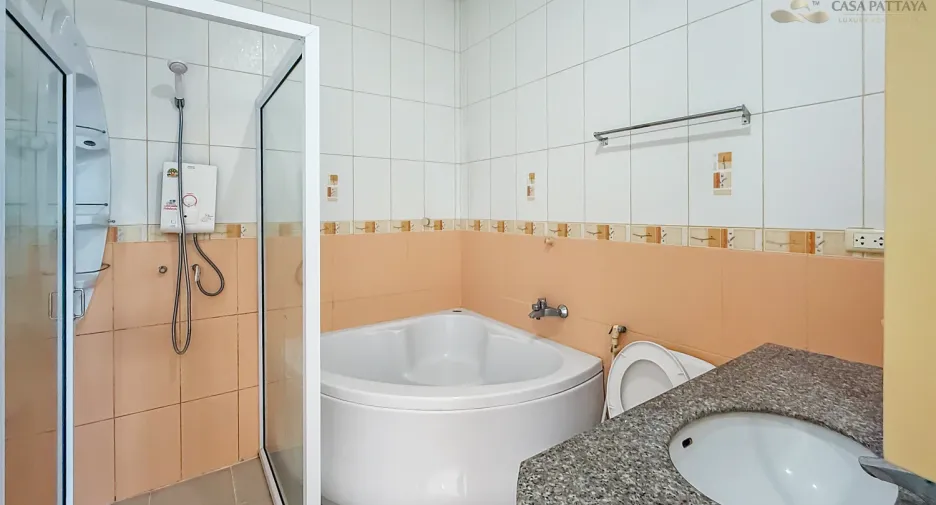 For sale 2 bedrooms townhouse in Bang Lamung, Chonburi