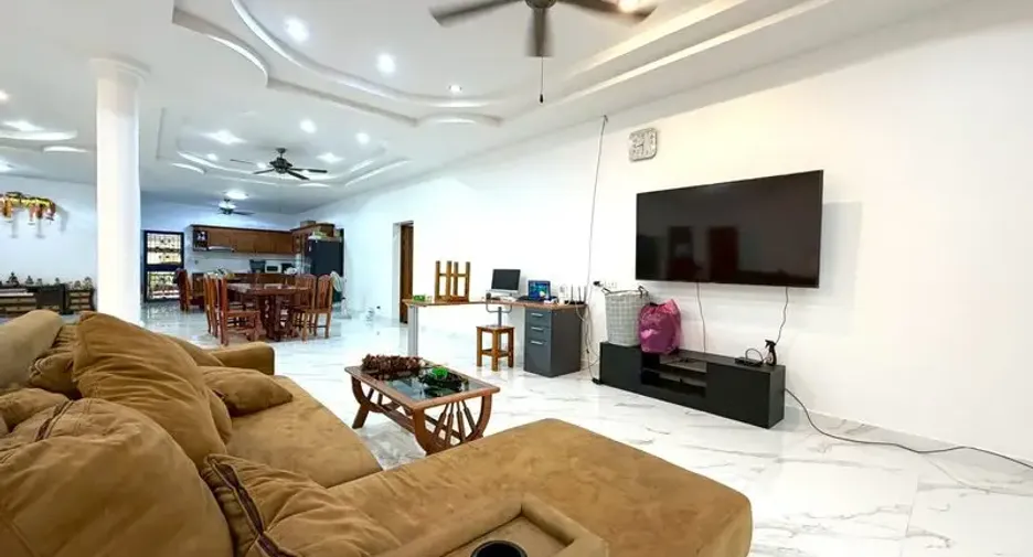 For sale 4 bedrooms villa in Huay Yai, Pattaya