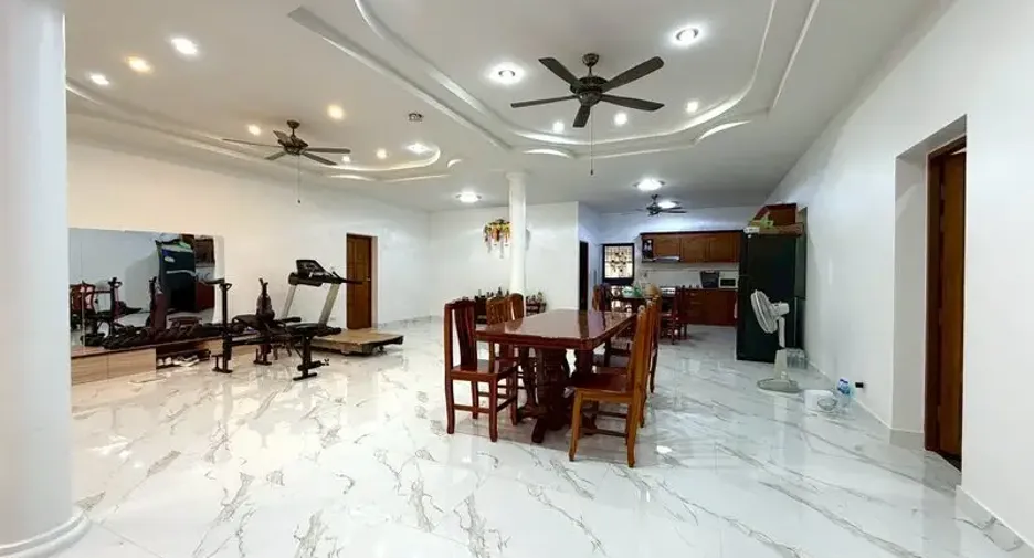 For sale 4 bedrooms villa in Huay Yai, Pattaya
