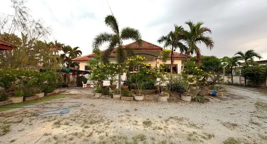 For sale 4 bedrooms villa in Huay Yai, Pattaya