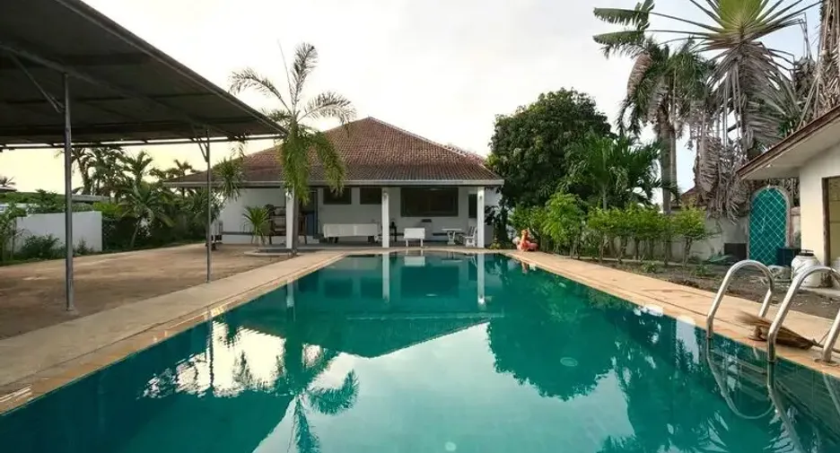 For sale 4 bedrooms villa in Huay Yai, Pattaya