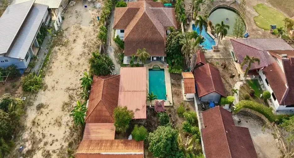 For sale 4 bedrooms villa in Huay Yai, Pattaya