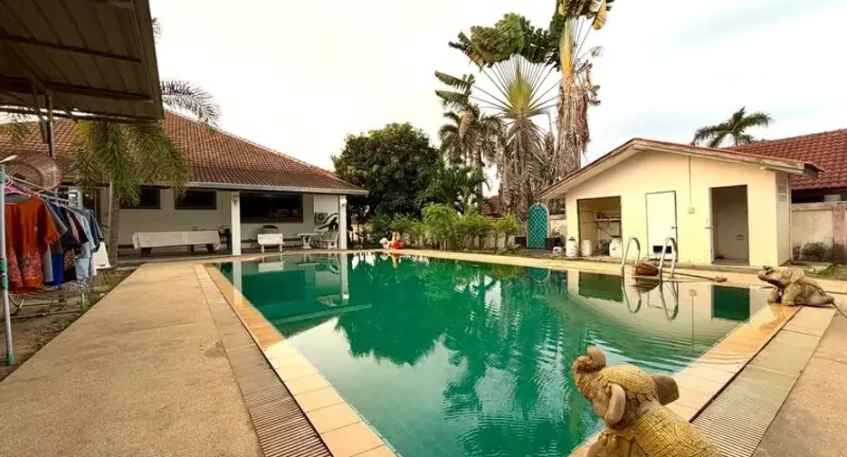 For sale 4 bedrooms villa in Huay Yai, Pattaya
