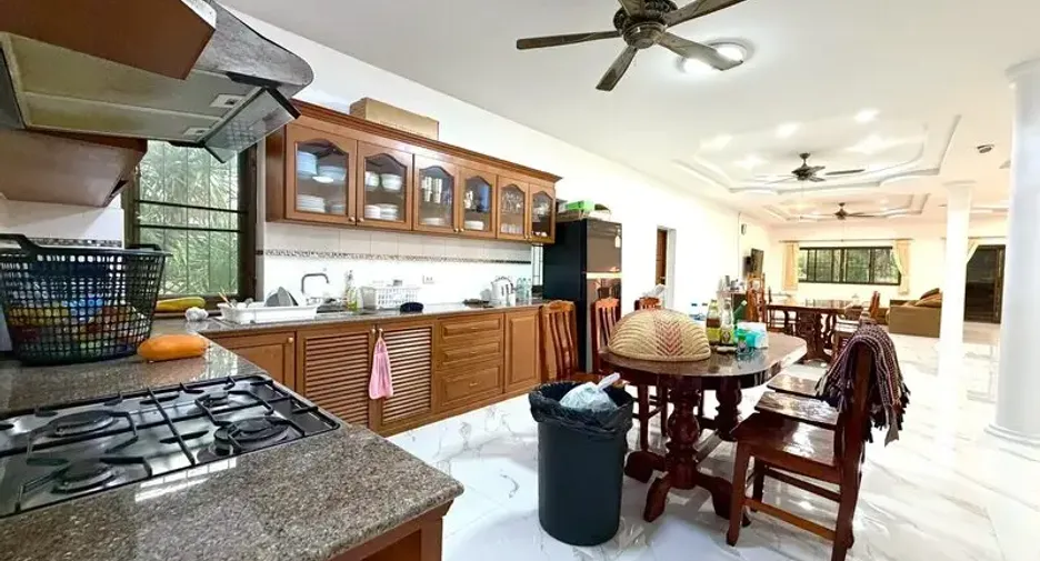 For sale 4 bedrooms villa in Huay Yai, Pattaya