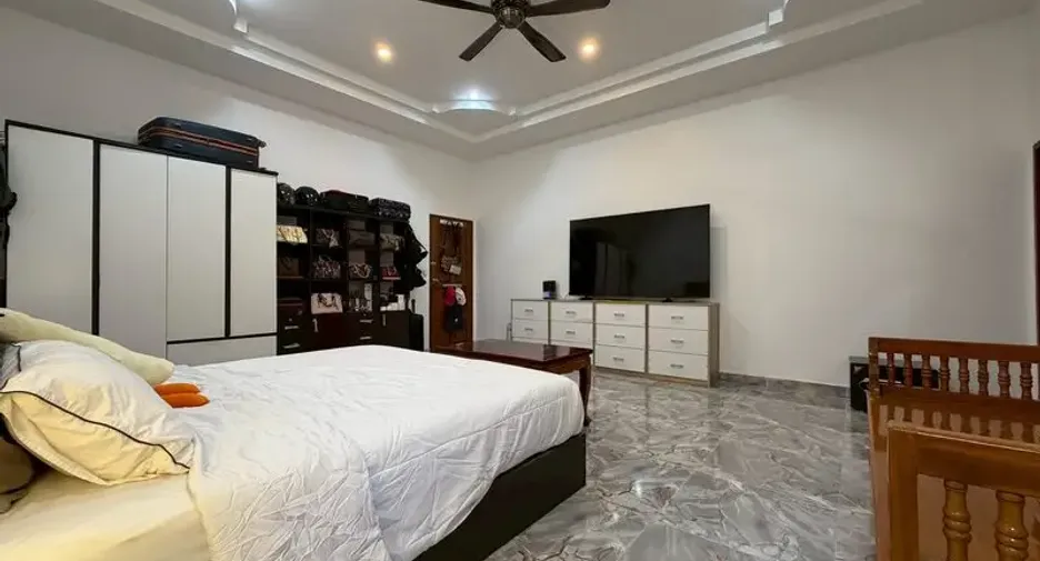 For sale 4 bedrooms villa in Huay Yai, Pattaya
