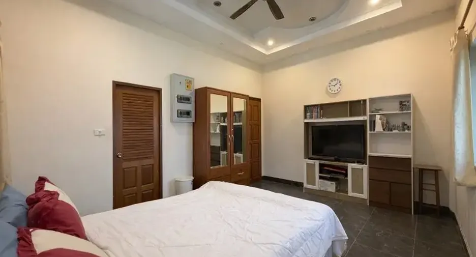 For sale 4 bedrooms villa in Huay Yai, Pattaya