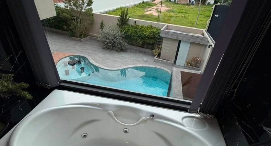 Haus zur Miete mit 3 Zimmer in Bang Lamung, Chonburi