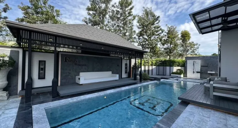 For sale and for rent 4 bedrooms house in Lat Krabang, Bangkok