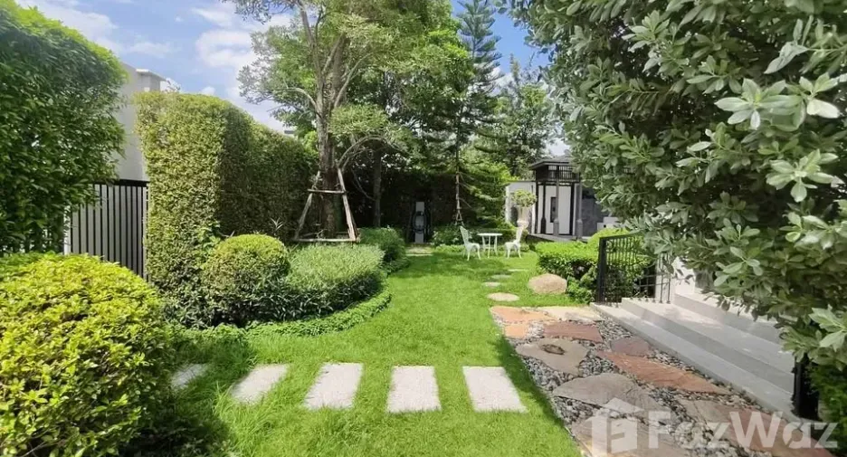For sale and for rent 4 bedrooms house in Lat Krabang, Bangkok