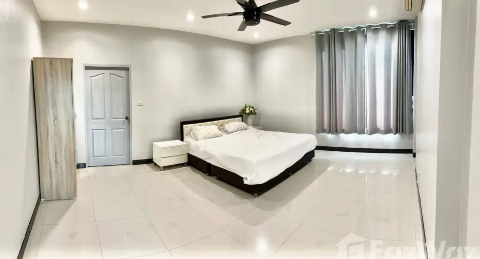 For rent 6 bedrooms villa in Bang Lamung, Chonburi
