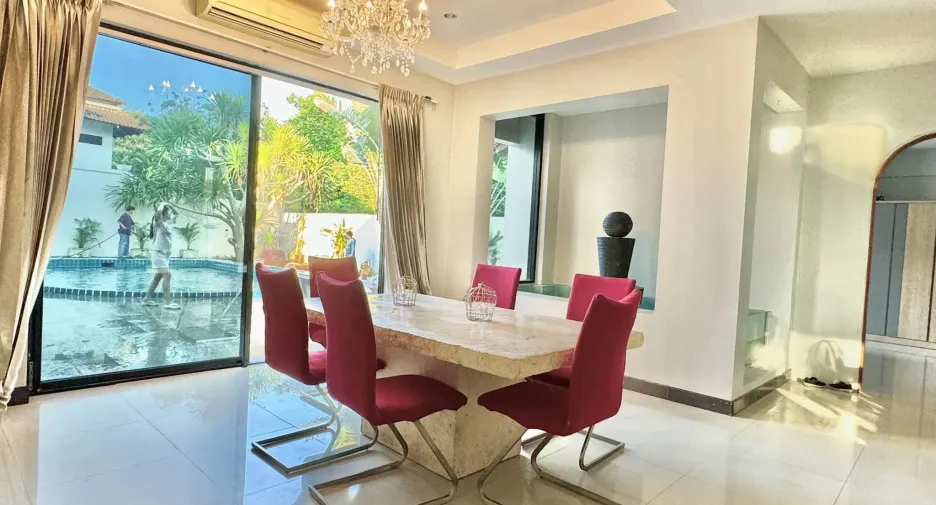 For rent 6 bedrooms villa in Bang Lamung, Chonburi
