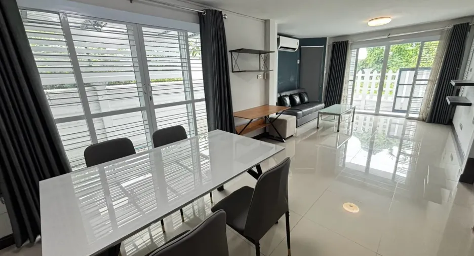 Casa en alquiler de 3 habitaciones en Phra Nakhon Si Ayutthaya, Phra Nakhon Si Ayutthaya